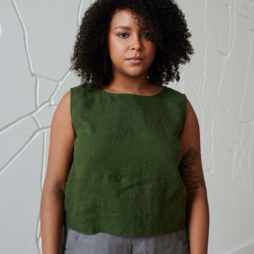 Linenfox Cropped Tank in Forest Green